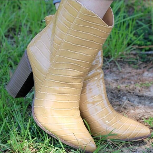 BRAND NEW QUPID POINTED TOE LEOPARD PRINT WOMEN"S BLOCK HEEL BOOT - Picture 1 of 13